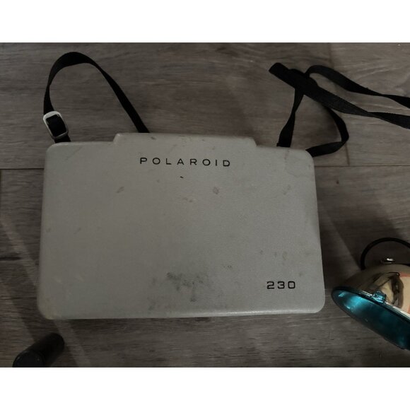 Vintage POLAROID Land Camera Automatic 230 Camera w/Strap Original Box UNTESTED - Picture 2 of 11